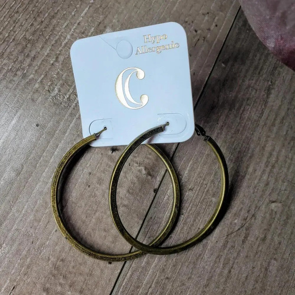 NWT Hypo Allergenic Gold Tone Fashion Hoop Earrings - Picture 5 of 16